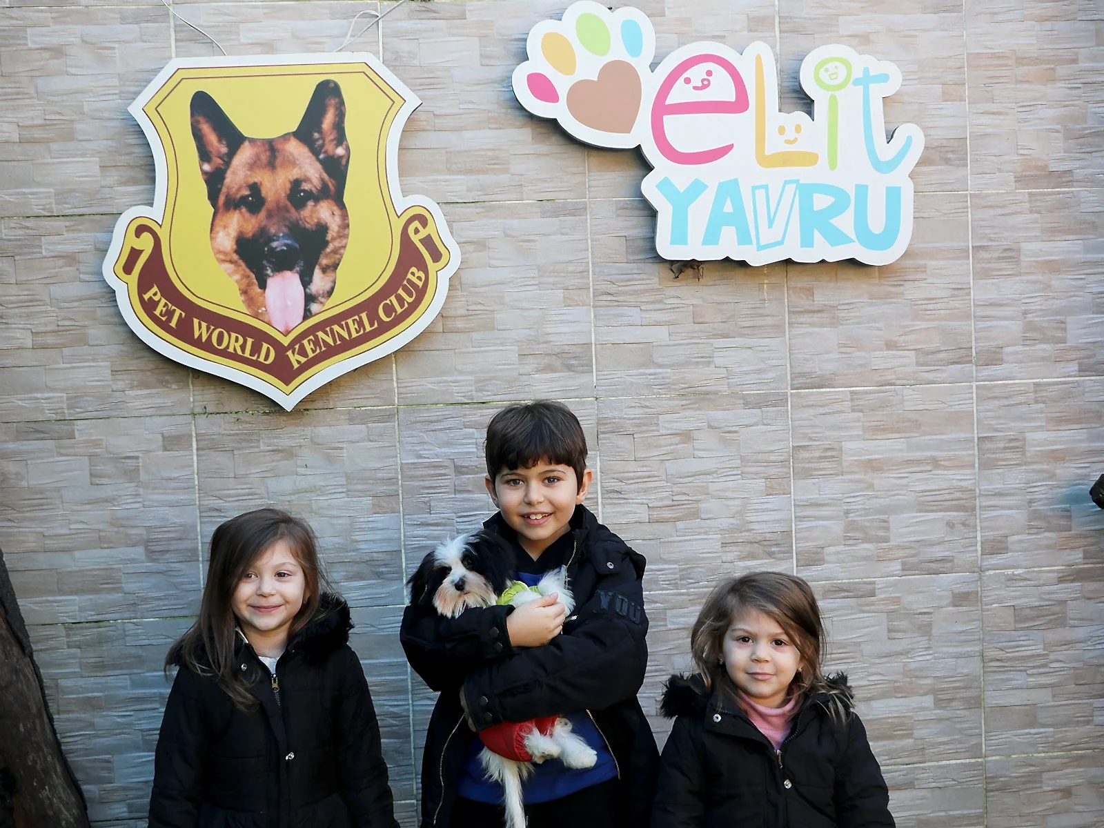 Çocuk oyuncu Emir Özyakışır Morkie dostuna kavuştu