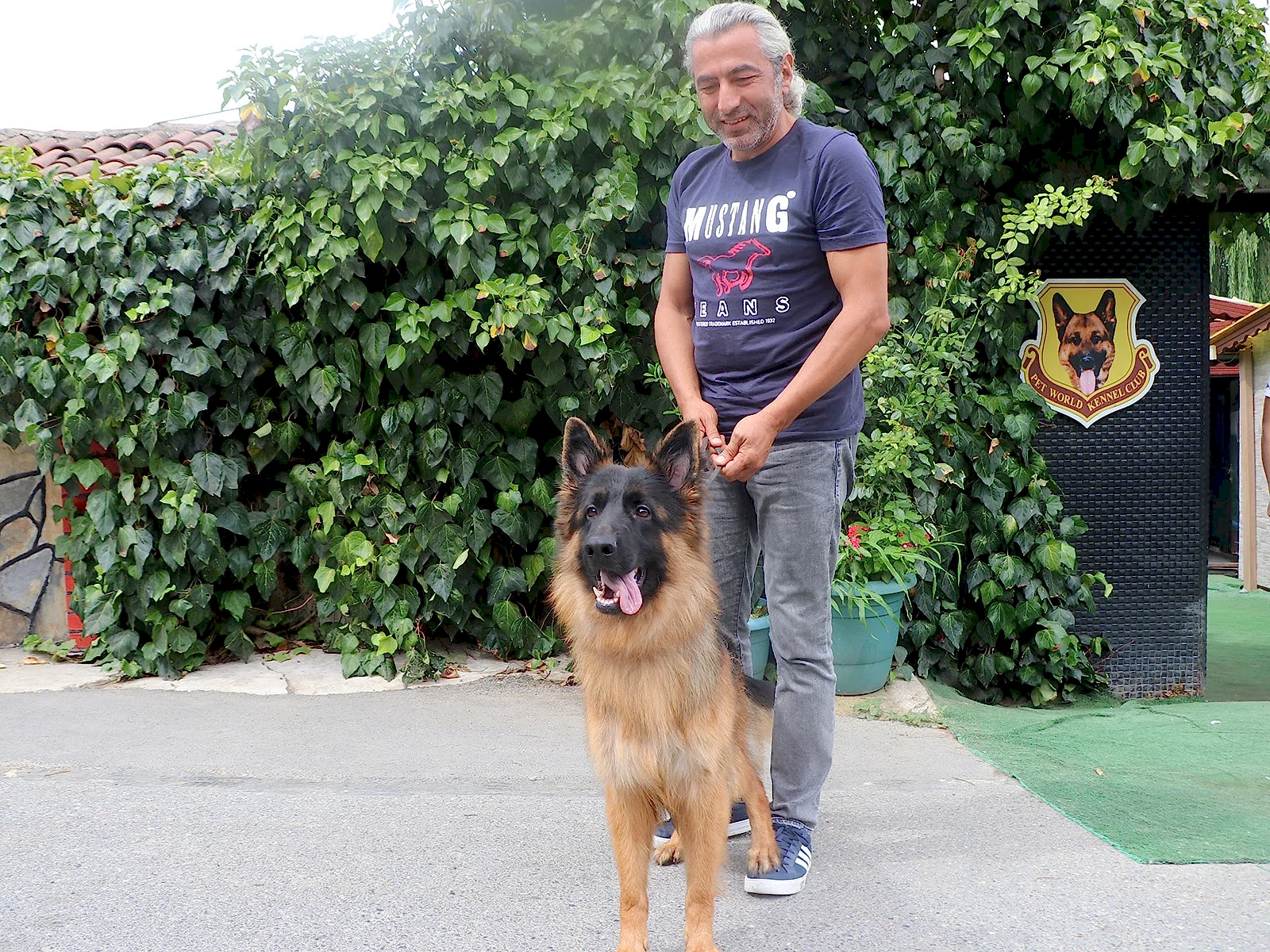 Dönmez ailesinin Alman Çoban köpeği Zeyna'yı Pansiyonumuzda Misafir ettik.