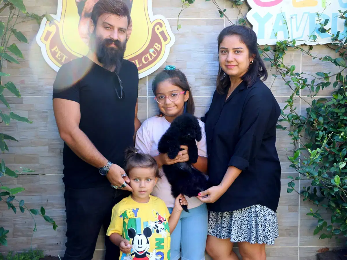 Doruk ailesi Siyah Poodle yavrularına kavuştular