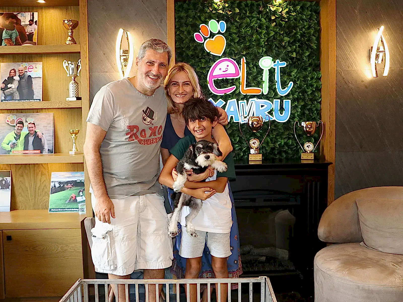 Günaçar Ailesi Black And Silver Schnauzer yavrularına kavuştular