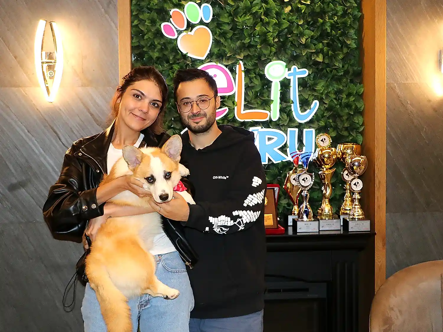 Hoyi ailesi Joy'a kavuştular