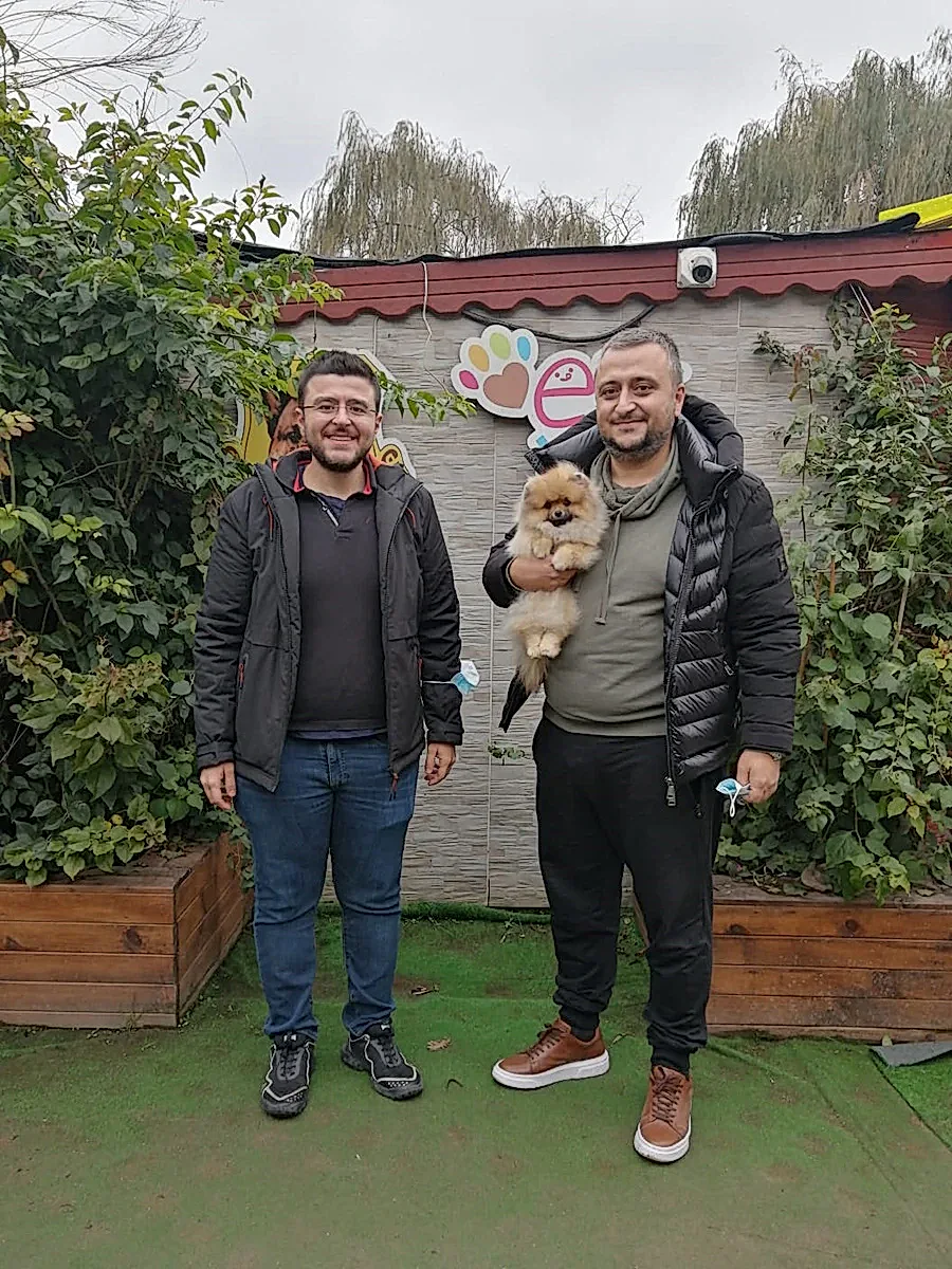 İzmir'de yaşayan Ali Bey Pomeranian kızına kavuştu