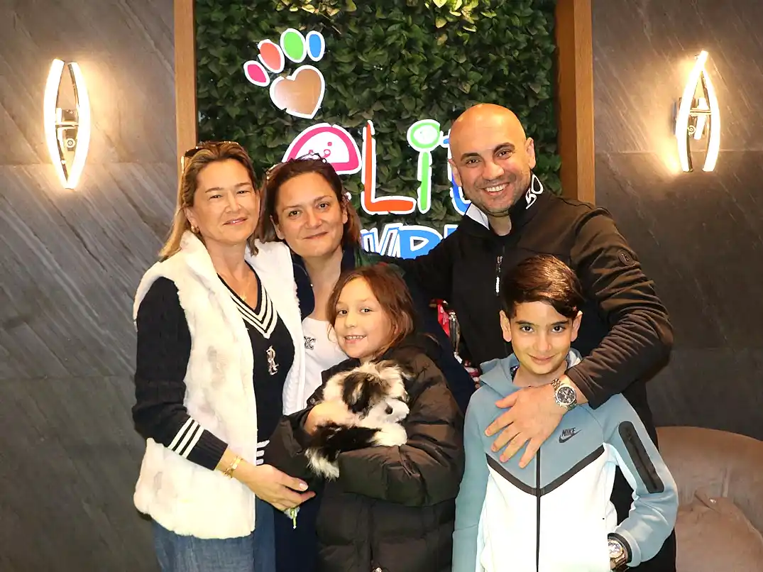 Mehmet Belgen ve ailesi Morkie yavrularına kavuştular