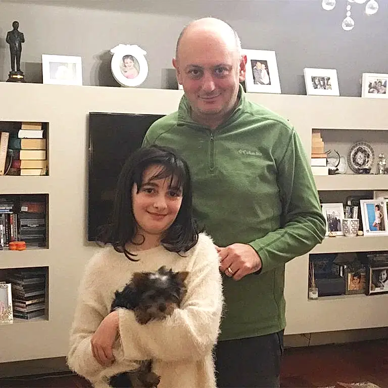 Mert Aydın, Yorkshire Terrier cinsi elit yavrusuna kavuştu