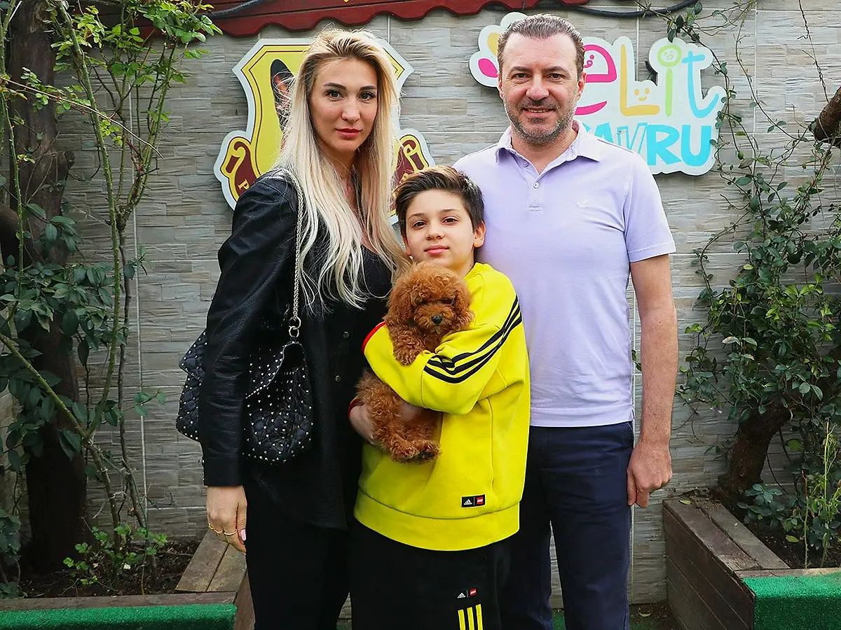 Şahin ailesi Poodle yavrularına kavuştular